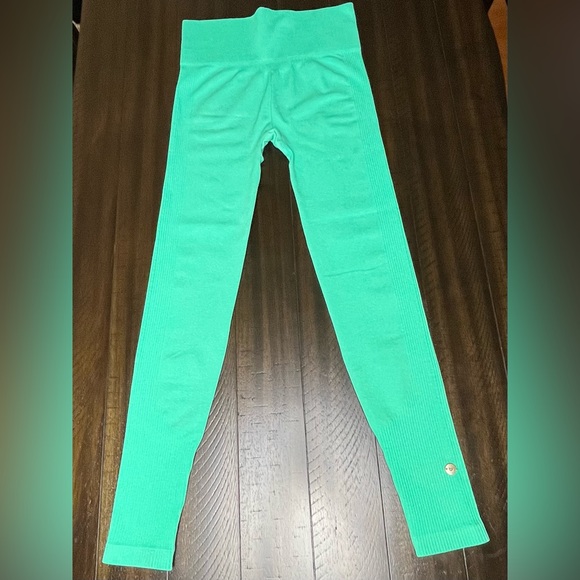 Love Fitness Apparel Seamless Leggings - Picture 2 of 12